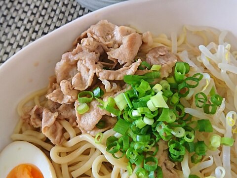 既製品のつけ麺にちょい足しで肉もやしつけ麺に